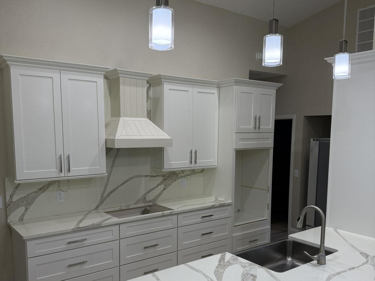 North Port FL kitchen — White Shaker cabinets with Calacatta Oro countertops